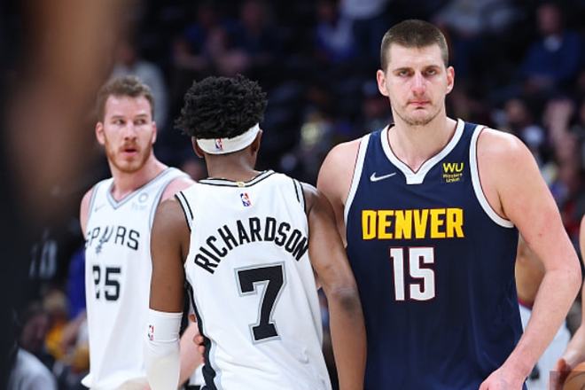 一出局一垒 一出局一垒